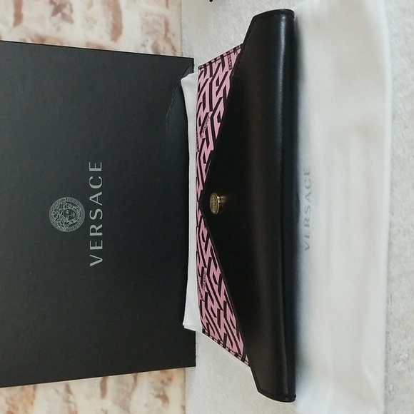 New Versace Greca Printed Envelope Pouch Bag Set (3) - Picture 6 of 14